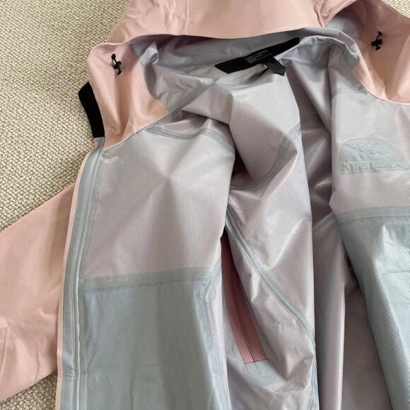 Arc'teryx Beta LT Hooded Hardshell Jacket, Size M - Picture 4 of 4